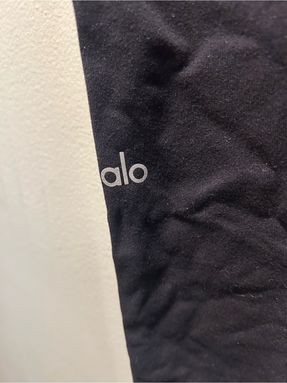 Alo Black Performance Leggings with White Piping - Picture 4 of 4